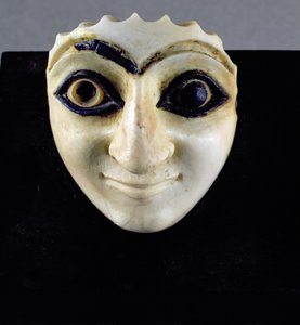Et hode av en figur fra Temple of Nini-zaza, Mari, 2600 f.Kr. (alabaster og lapis lazuli) av Unbekannt