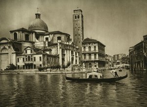 En gondol i Canal Grande overfor Church of Saint Jeremiah (San geremia) i nabolaget Cannaregio. Venezia-fotografi av Wilhelm Bode av Unbekannt