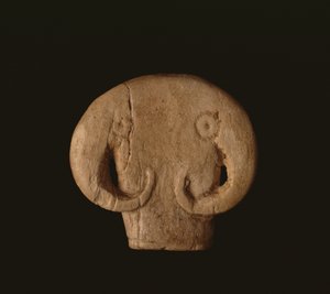 Oksehodeamulett, predynastisk egyptisk, Naqada IIa, ca. 3500 f.Kr. (flodhest elfenben) av Unbekannt