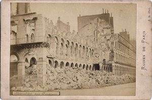 Commune de Paris: utsikt over ruinene av finansdepartementet i Paris i mai 1871. Fotografi JR Dim. 16,3X10,8 cm av Unbekannt