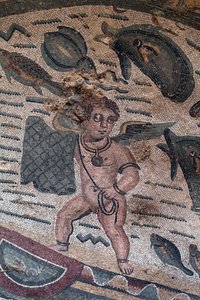 Detalj av fiske Putti-mosaikken. Garnfiske. 3. - 4. århundre. Roman Villa of the Casale, Sicilia. UNESCO nettsted. av William M. Timlin