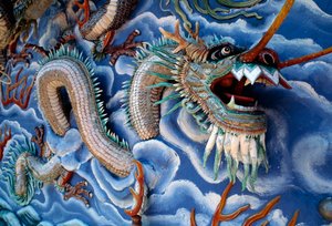 Dragons, Haw Par Villa (Tiger Balm Garden), en temapark basert på kinesisk mytologi og legender, Singapore, Republikken Singapore av Benjamin Baud