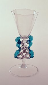 Facon de Venise dragestammet beger fra de lave landene, sent på 1600-tallet (glass) av Unbekannt