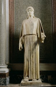 Kvinnefigur iført en peplos, gresk (marmor) av Unbekannt