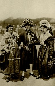 Tyskland. Folk i det bayerske høylandet i kostbare middelalderkostymer. 1920 av Unbekannt