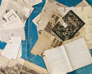 Gruppe av arkivmateriale inkludert korrespondanse, avisutklipp, tegninger, patenter, forelesningsmateriell og ovnsmodeller; av Unbekannt