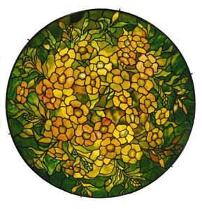 Opplyst skjerm av en fin alamander blyholdig glass og lysekrone i bronse av Unbekannt