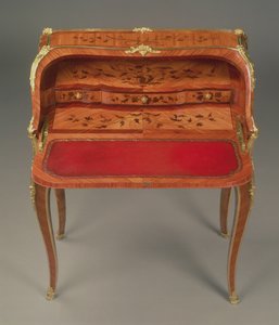 Louis XV bureau de dame, med blomstermarquetry og ormolu-fester, av Bernard II van Risenburgh (fl.1730-65/6), ca.1750 av Unbekannt
