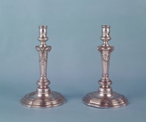 Louis XV lysestaker i sølv av Unbekannt