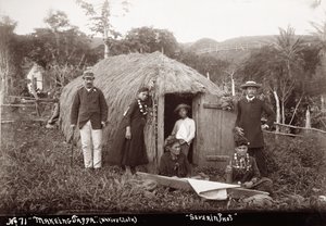 Å lage Tappa, en innfødt klut, ca. 1875 (sepia-bilde) av Unbekannt