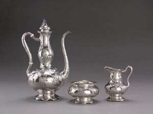Hammered Coffee Service: Coffee Pot, ca. 1900-1910 av Unbekannt