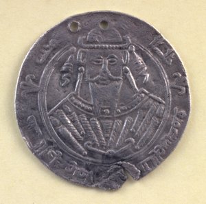 Medallion bearing the portrait al-Mutawakkil (822-861) Caliph of Baghdad, 9th century (silver)   1340351   no       norwegian Successfully Translated  Original: Relief with Two Cloaked Figures Translat: Relief with Two Cloaked Figures 1223998 no norwegian 