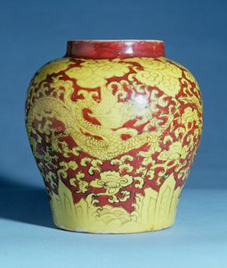 Ming rød og gul balusterkrukke (Chia ching mark) (1522-66) av Unbekannt