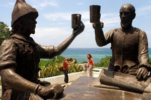 Monument kalt Sanduguan eller blodritual hvor en skål med blod blir arrangert mellom den spanske conquistadoren Miguel LÃ pez de Legazpi og Sikatuna filippineren som formaliserer den første fredsavtalen. Bool, Bohol, 2019 (bilde) av Unbekannt