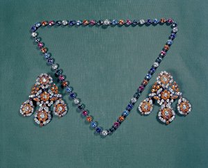 Halskjede og øredobber sett med flerfargede pastaer, ca. 1760 av Unbekannt