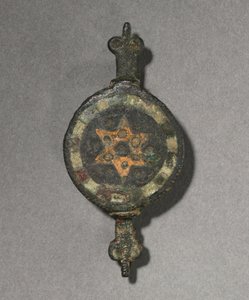 Dekorasjonsbrosje, ca.100-300 av Unbekannt
