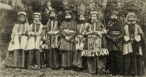 Osetini-kvinner i tradisjonell drakt Minoritetsgruppe i Sovjetunionen av Benjamin Baud