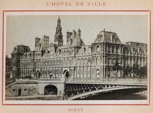 Paris Commune (1871): utsikt over Hotel de Ville i Paris før brannen i mai 1871. Fotografi av Pierre Pepetit. Trykk på papp, Dim. 9x5,4 cm av Unbekannt