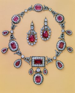 Del av en antikk spinell- og diamantparure bestående av tiara, hårpynt, halskjede og ørehenger av Unbekannt
