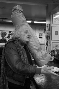 Portrett av Michel Haas, fransk maler. Pasnic graveringsverksted i Paris i 2009. av Unbekannt