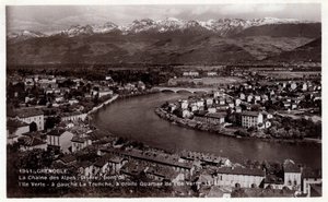 Rhone Alpes, Isere (38), Grenoble: Alpenes kjede, Isere, broen til Ile Verte, til venstre La Tronche, til høyre distriktet Ile Verte - Postkort datert 1930-1939 av William M. Timlin
