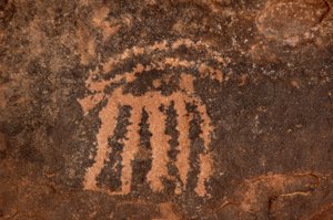 Bergkunst, forhistorie: Gravering av en Oryx-antilope i Uweinat-massivet, Egypt. (Periode fra 8000 til 3000 år f.Kr.). Fotografering av Unbekannt