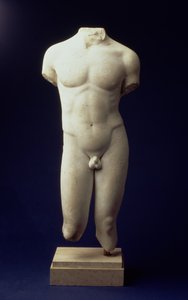 Romersk mannlig torso av en ungdommelig figur, etter en polyklitansk bronseoriginal fra det 5. århundre f.Kr. (sett forfra) c.01. århundre e.Kr. (parian marmor) (se også 90527) av Unbekannt