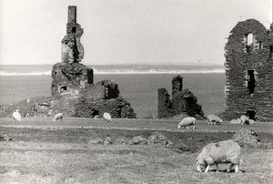Ruinene av et slott, Wick, Highlands (s/hv-bilde) av Unbekannt