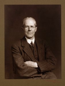 Sir Henry Cort Harold Carpenter, professor i metallurgi, sent på 1920-tallet av Unbekannt