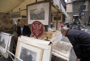 Bod som selger trykk, Piazza del Carmine, Milano, Lombardia, Italia av Unbekannt