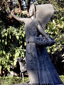 Statue av Dolores Olmedo (bronse0 av Unbekannt