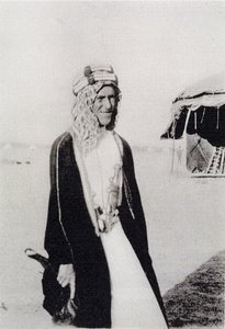 T. E. Lawrence i arabisk kjole (s/hvitt-bilde) av Unbekannt