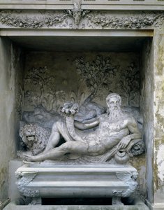 Nymphaeum, detalj av en statue av en elvegud i en nisje som holder et overflødighetshorn, designet av Giacomo Vignola (1507-75) og Bartolomeo Ammannati (1511-92) 1551-55 (stein) av Unbekannt
