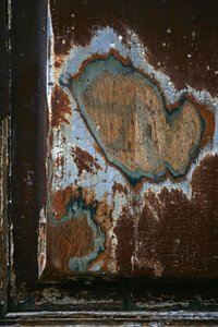 Tidsmerker. Abstrakt kunst som viser former som et vitne om at tiden går. Spor på tre. Fotografi av Michel Lunardelli. av Unbekannt