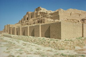 Utsikt fra den sørlige delen av Ziggurat, bygget av Elamit-kongen Untash-Gal (ca. 1265-46 f.Kr.) (bilde) av Unbekannt