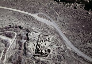 Utsikt over en gammel bosetning Anasazi, Chaco Ruins Culture National Park, Chaco Canyon, New Mexico, USA, Anasazi-sivilisasjonen av Benjamin Baud
