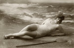 Kvinne i badedrakt, ca. tidlig på 1900-tallet (postkort) av David Mosé