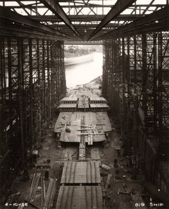 Arbeidet starter på den doble bunnen av ‘Northbank’ ved verftet til William Doxford & Sons, Sunderland, 4. oktober 1956 (s/hv-bilde) av Unbekannter Künstler