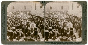 Påskeprosesjon av den greske patriarken, inn i Den hellige gravs kirke, Jerusalem, 1903. av Underwood and Underwood