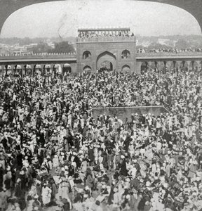 I domstolen til Jumma-moskeen, Delhi, India, 1903. av Underwood and Underwood