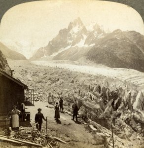 Mer de Glace fra Chapeau, nær Chamonix, Frankrike. av Underwood and Underwood