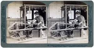 Bondehusmor som vever bomullstøy, Japan, 1904 av Underwood and Underwood