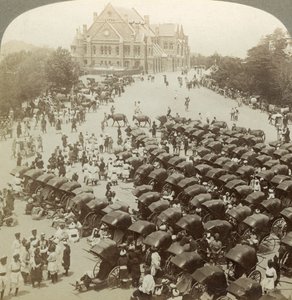Rickshaws before Christ Church, Simla, India, 26. juni 1902. av Underwood and Underwood