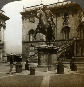Statue av keiser Marcus Aurelius, Roma, Italia. av Underwood and Underwood