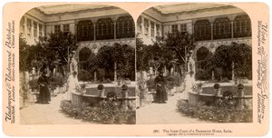 Den indre forgården til et hjem i Damaskus, Syria, 1900. av Underwood and Underwood