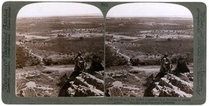 Sletten ved elven Jordan, sett fra ruinene av det gamle Jeriko, Palestina, 1903. av Underwood and Underwood