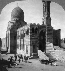 Gravmoskeen til Sultan Kait Bey, Kairo, Egypt, 1905. av Underwood and Underwood