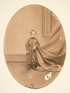 Portrett av en stående gutt av Unknown