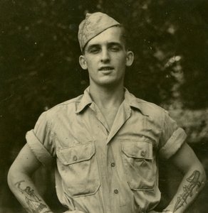 Tatovert amerikansk soldat, ca. 1941 av Unknown