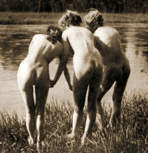 Three Graces , a Female Naken Trio, ca. 1900 (sepia-bilde)